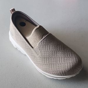 New Taupe Sketchers Crystal View, size 7 Wide